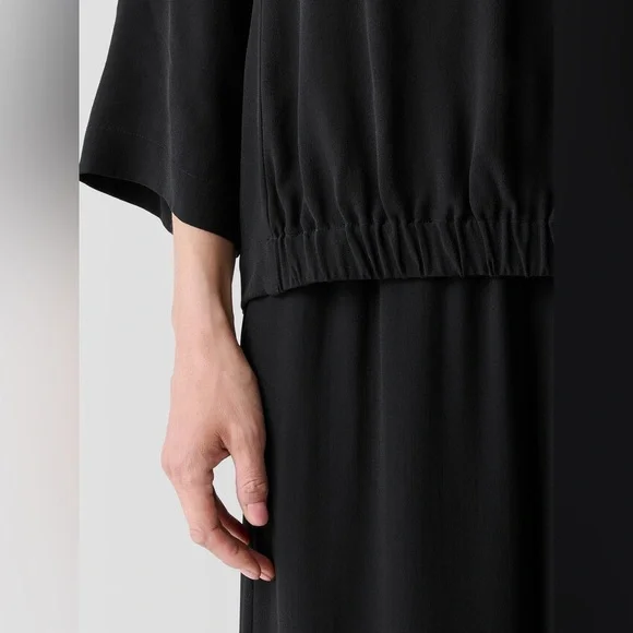 NWOT Eileen Fisher Silk Georgette Crepe V-Neck Top
Size XS - Picture 3 of 12